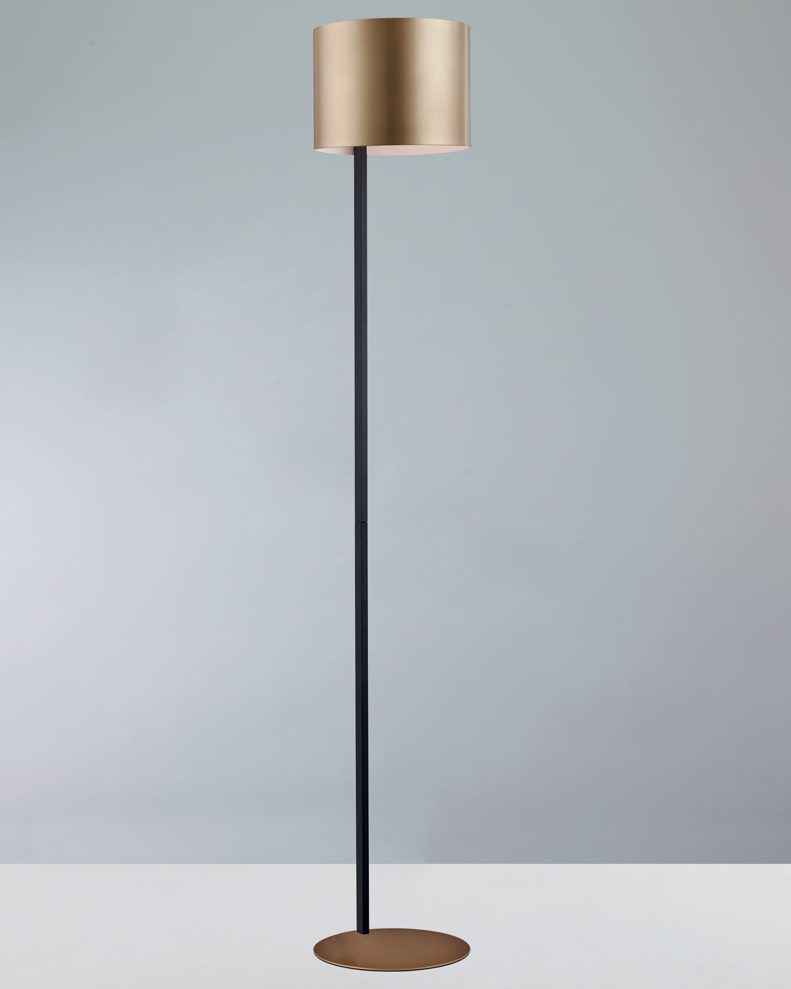 Metropolis, piantana con paralume Ø30, oro